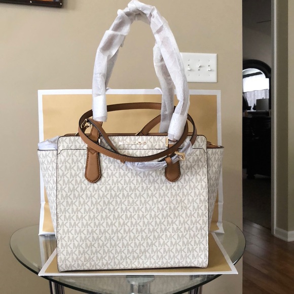Michael Kors Handbags - 🆕Michael Kors Dee Dee Medium Convertible tote